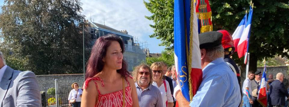 Camille Binet-Dezert et Jacques Corbel, élus Etampes en Commun, saluent les porte-drapeaux
